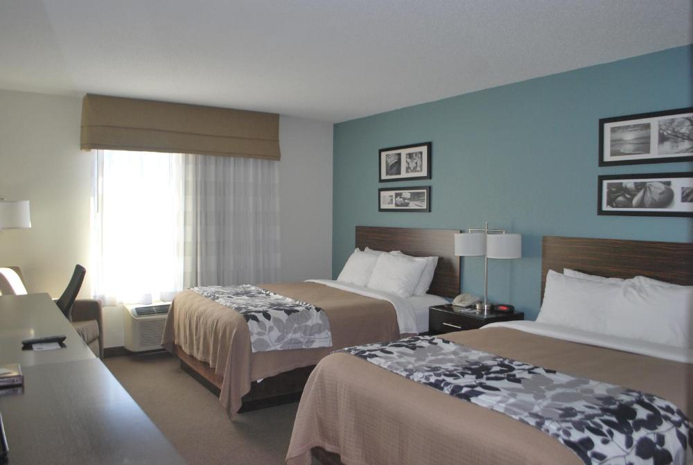 Queen Room with Two Queen Beds - Non-Smoking interior